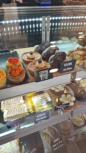 Honeymoon Sweets European Bakery 3