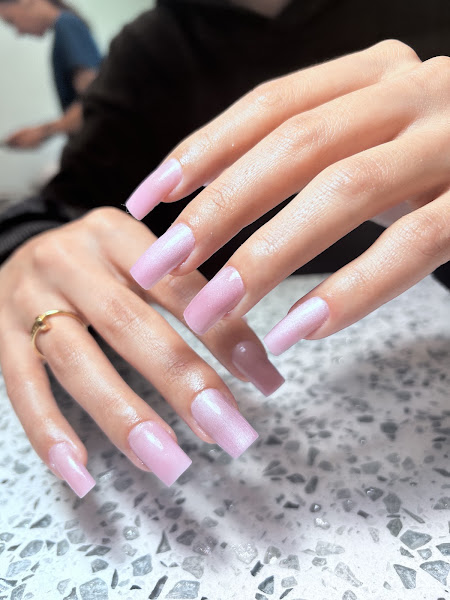 TAT'S NAILS ON CENTRAL 4