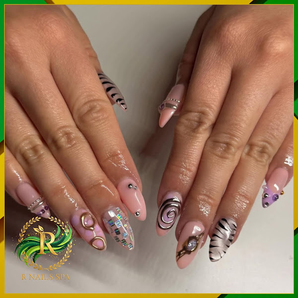 R Nails & Spa 5