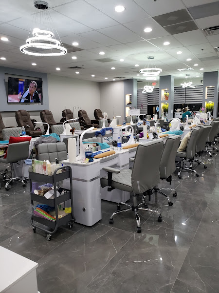 AT Elle's Nails and Spa, LLC