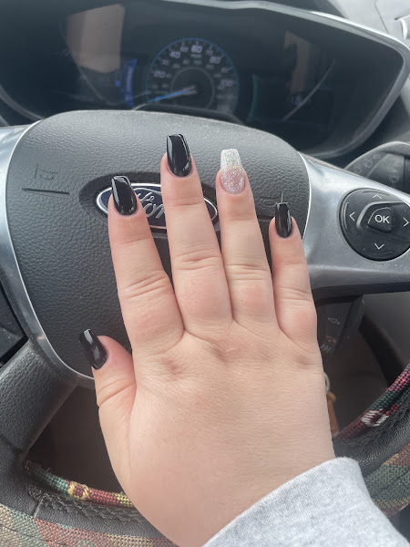 Pretty Little Nails & Spa
