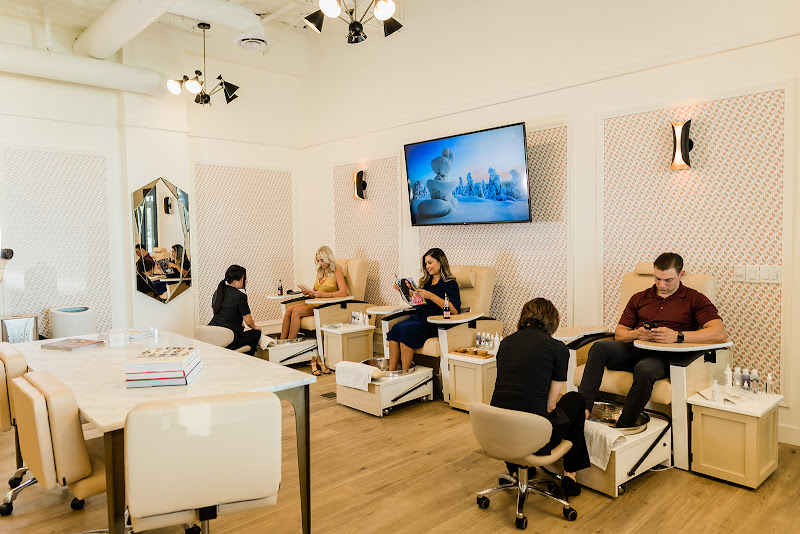 CLOVR Life Spa - Uptown Plaza 5