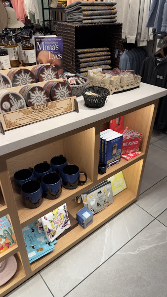 Travel Traders gift shop 4