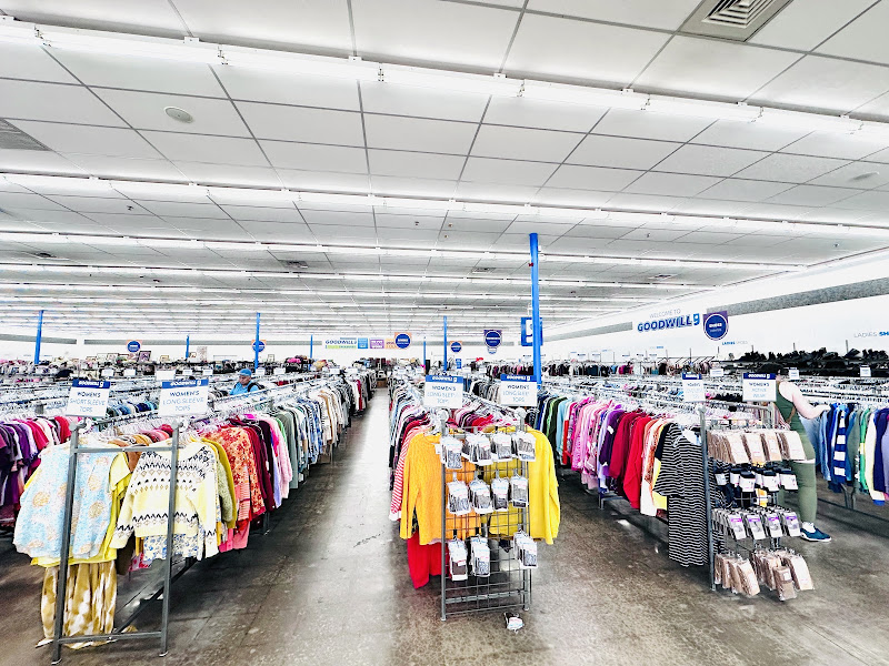 48th St & Ray Goodwill Retail Store and Donations Center 3