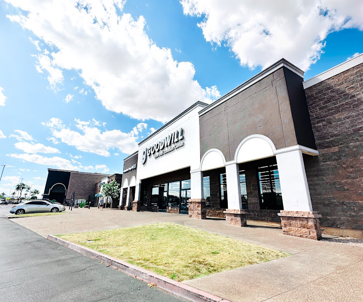 48th St & Ray Goodwill Retail Store and Donations Center 4