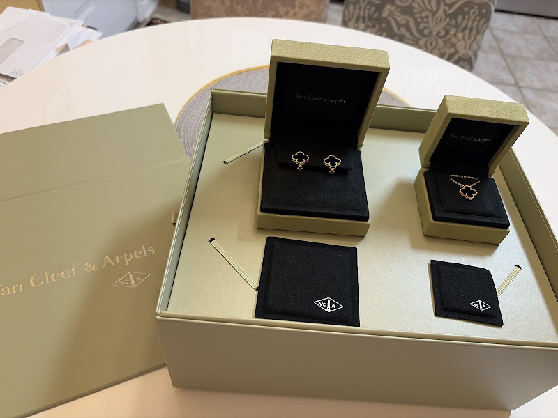 Van Cleef & Arpels (Scottsdale - Neiman Marcus) 2
