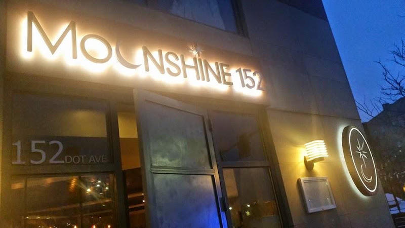 Moonshine 152 2