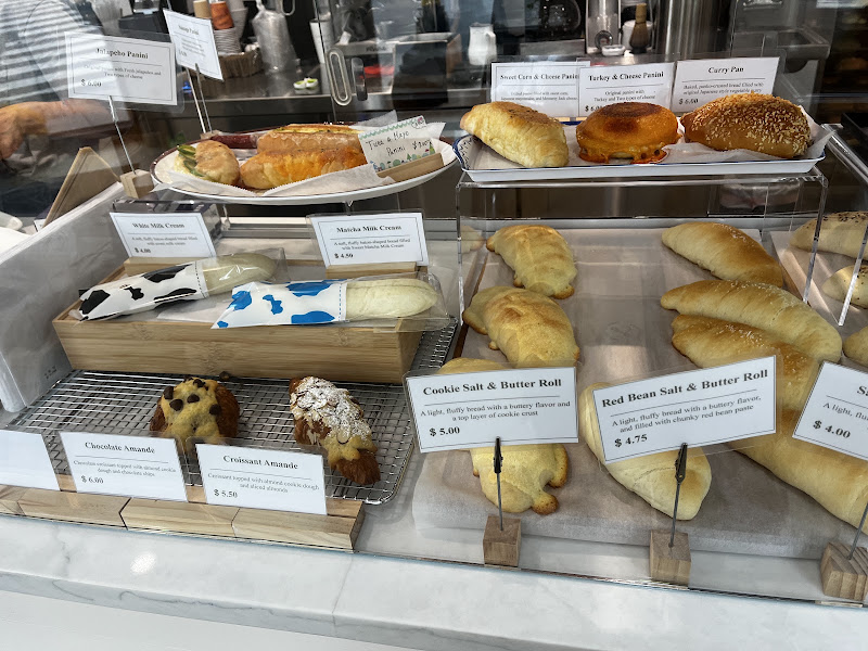 Komugi Bakery & Cafe 4