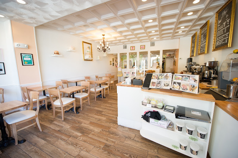 Oakleaf Cakes Bake Shop 2