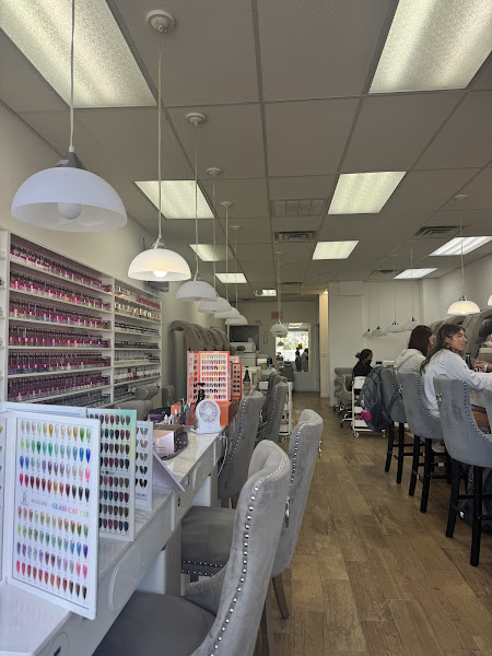 Colors Nail Bar 4