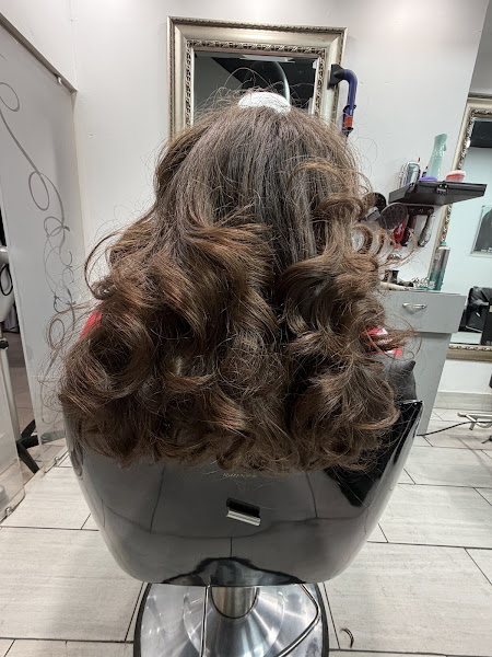 Le's Salon & Beauty 3