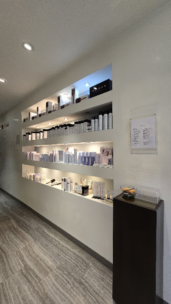 Avanti Salon 4