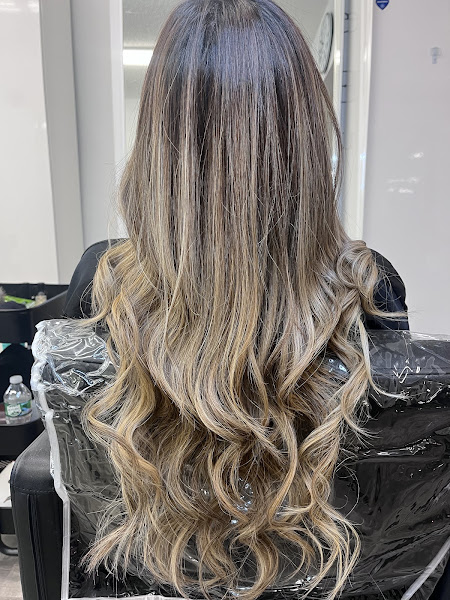 First Class Hair Salon & Blowdry Bar 4