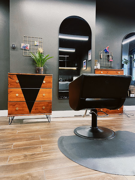 Blackroom Salon 4
