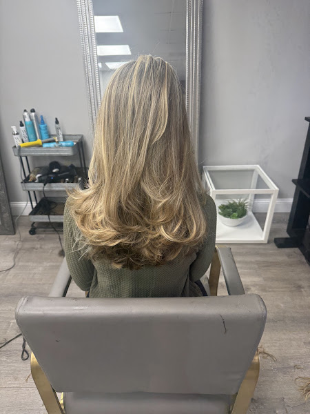 Zena Salon 5