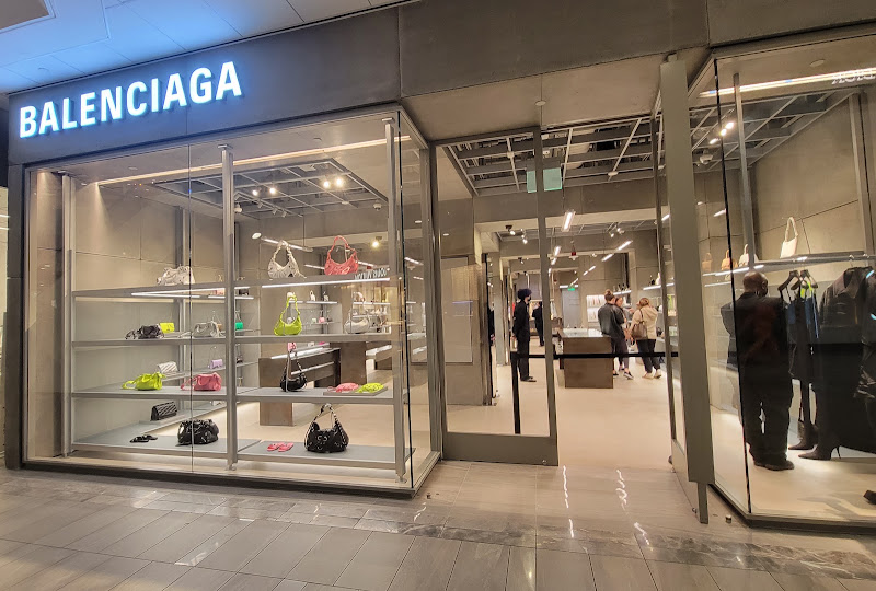 BALENCIAGA