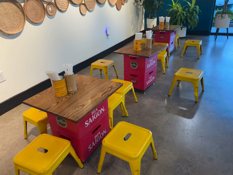 Le's Sandwiches & Café 3
