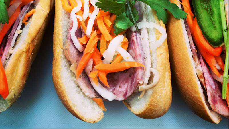 Le's Sandwiches & Café 4