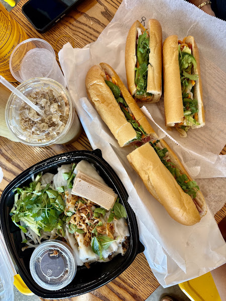 Le's Sandwiches & Café 5