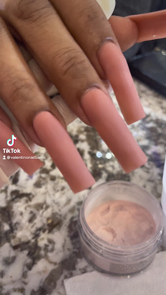 Valentino Nail Bar 3