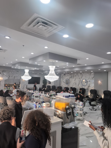 Lux's Nail Lounge