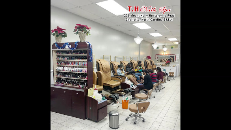 T H Nail Spa 3