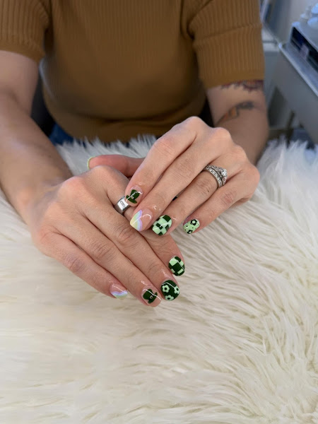Queen Nails 2