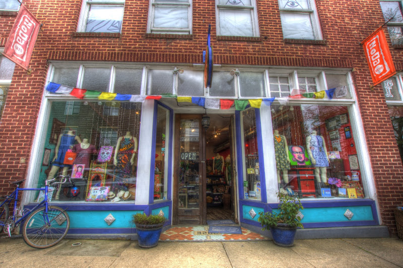 Pura Vida Worldly Art 3