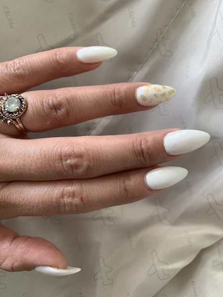 Essential Nail & Spa 3