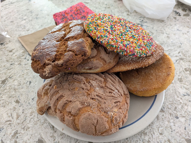 Panaderia Y Pasteleria Latina 4