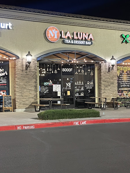 La Luna Tea & Dessert Bar 2