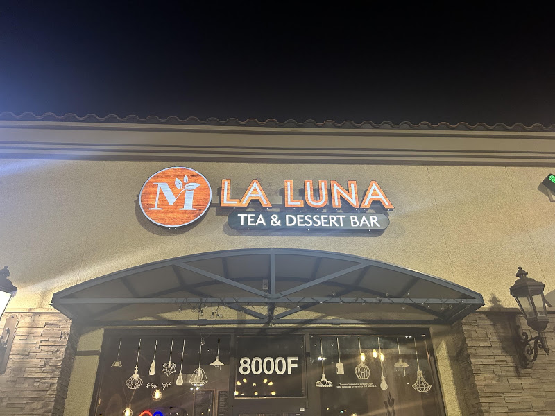 La Luna Tea and Dessert Bar 2