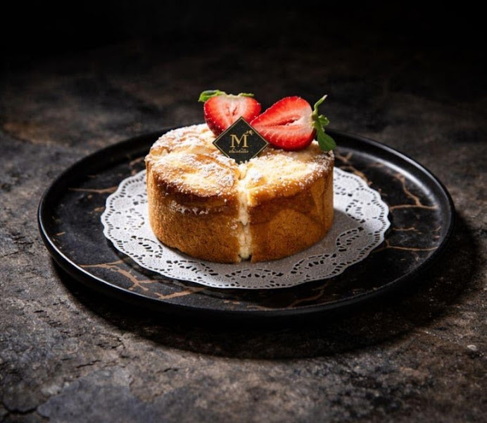 La Luna Tea and Dessert Bar 5