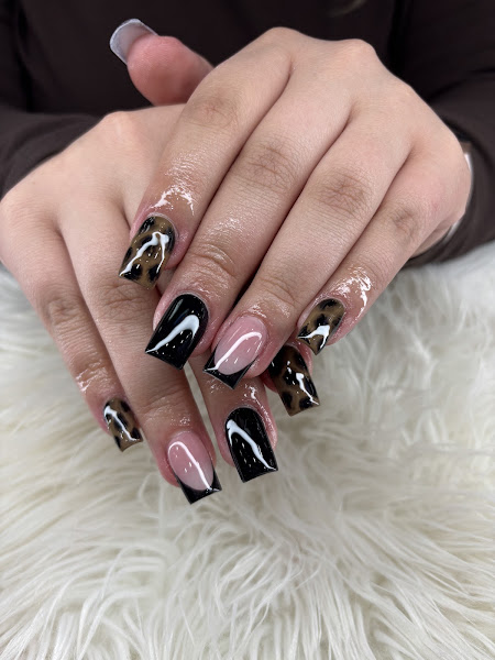 Sphere Nails Bar 4