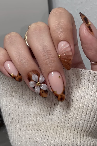 Golden Nail Lounge 3