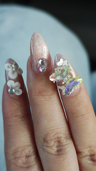 Essential Nails 3