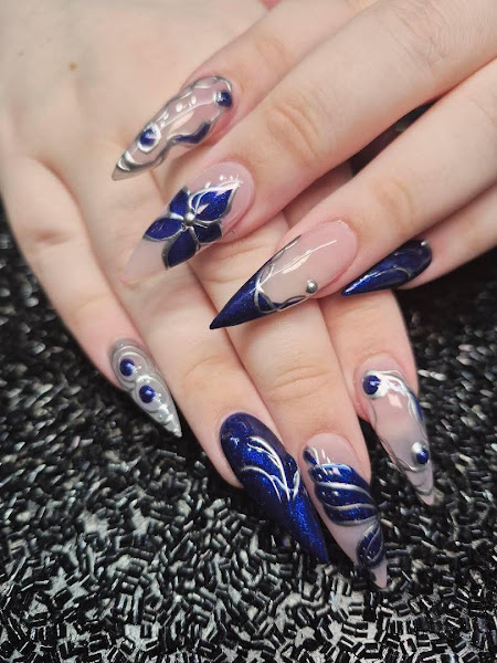 Essential Nails 4