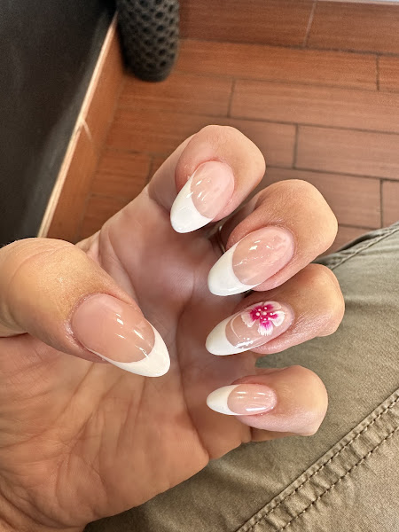 Essential Nails 5