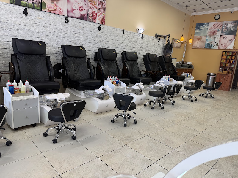 UC Nails & Hair Salon 4