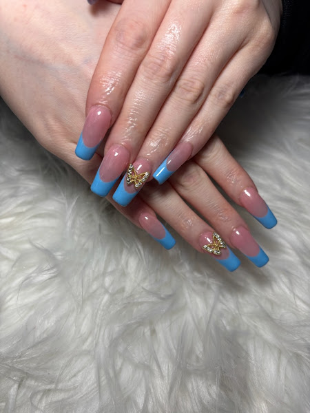 Runway Nail Lounge & Threading 5