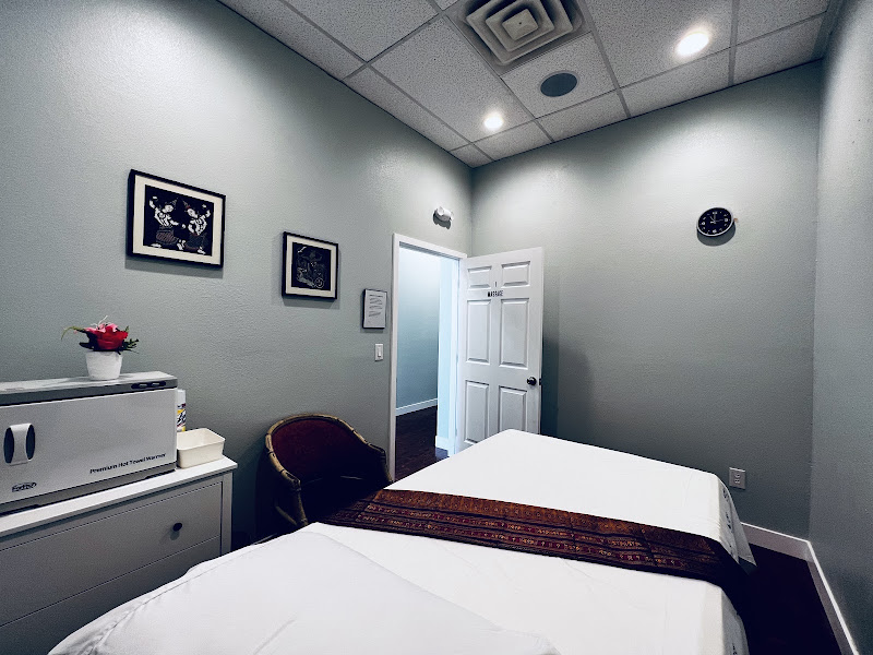 Aura Thai Spa & Massage 4
