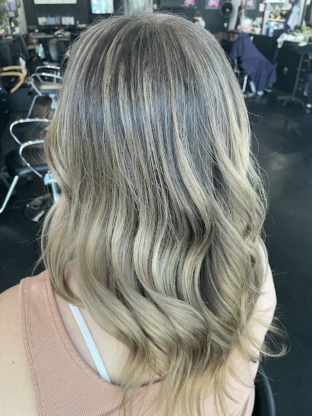 Smokin Hot Hair Salon 5