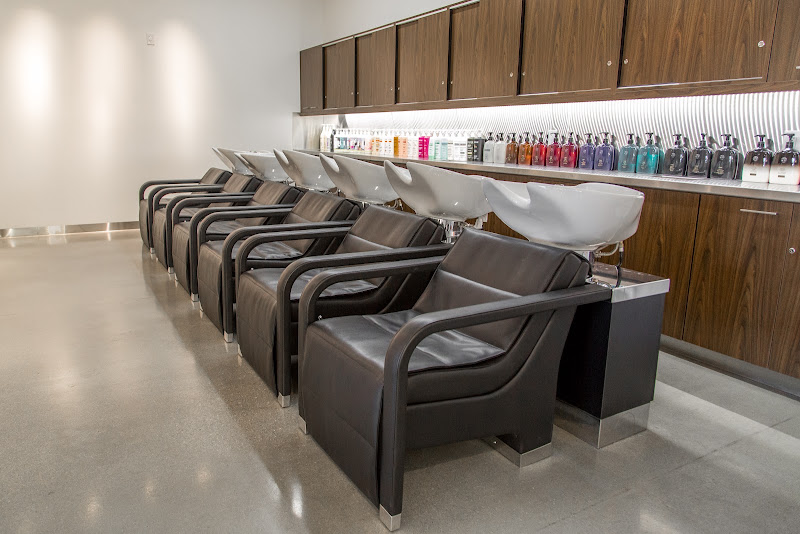 Square Salon + 4