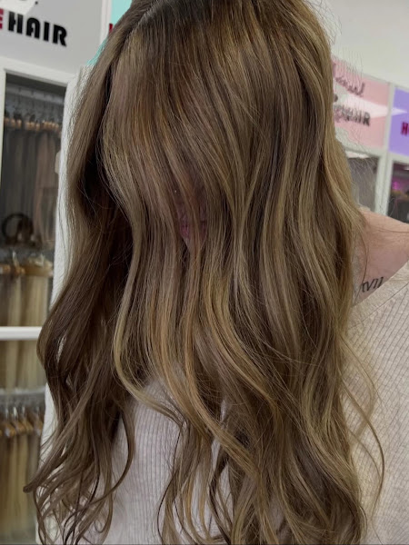 Hottie Hair Salon & Extensions Store 5