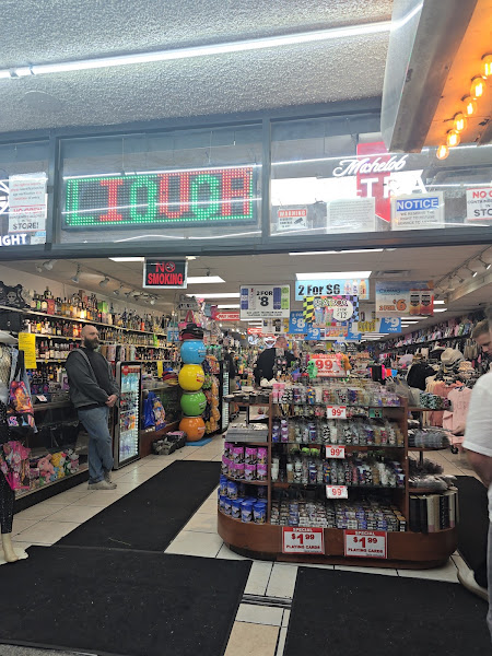 Souvenir Supermart 4
