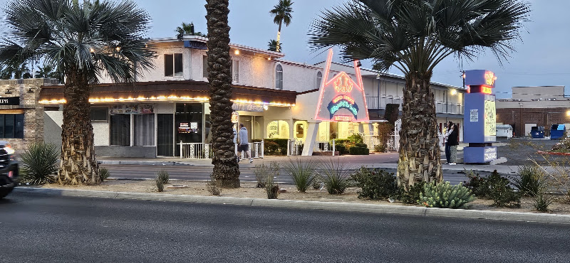 Lv Souvenirs & Gift Shop 2