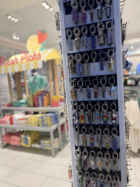 WELCOME TO THE FABULOUS LAS VEGAS SHOP AT D TERMINAL 4