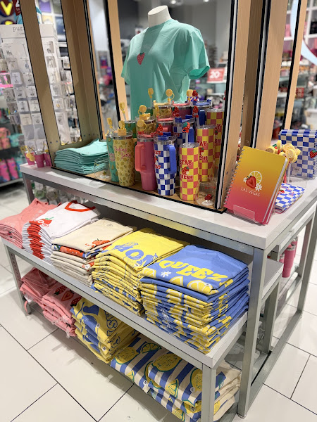 WELCOME TO THE FABULOUS LAS VEGAS SHOP AT D TERMINAL 5