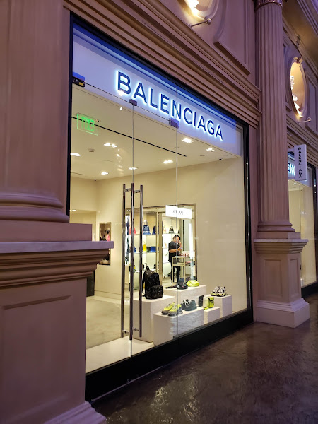 BALENCIAGA