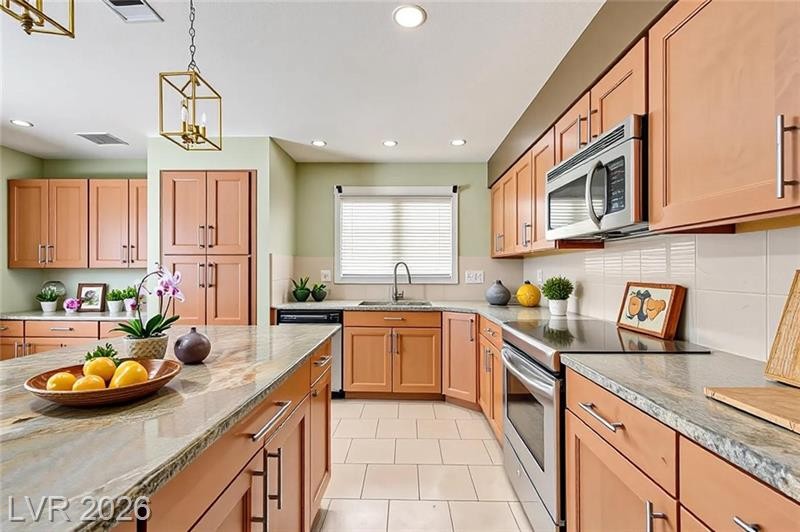 Lisa P. Nguyen - Realtor, Berkshire Hathaway NV 5